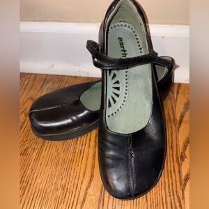 Kalso Earth “Solar” Black Leather Mary Jane Flats Size 8B